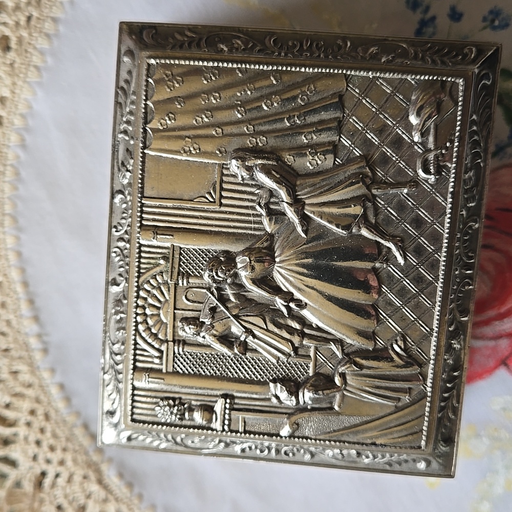 JAPAN Vintage Silver Jewelry Box with Engraved Design - Picture 2 of 13